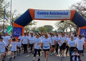 Una multitud celebró los 60 años de Centro Asistencial caminando por la salud