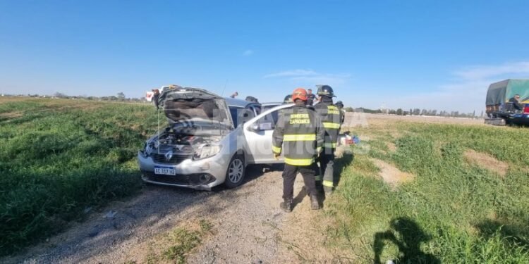 Ruta Nº34: una mujer quedó atrapada en un auto tras un accidente y debió ser hospitalizada