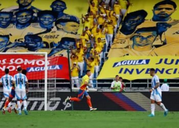 Argentina perdió por segunda vez en las Eliminatorias Sudamericanas, pero mantiene el liderazgo