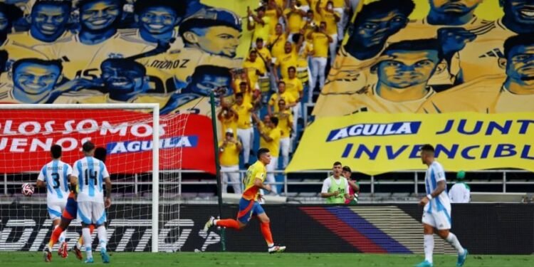 Argentina perdió por segunda vez en las Eliminatorias Sudamericanas, pero mantiene el liderazgo