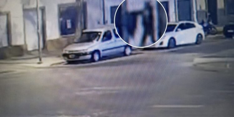 Una pareja fue detenida tras robar prendas de vestir