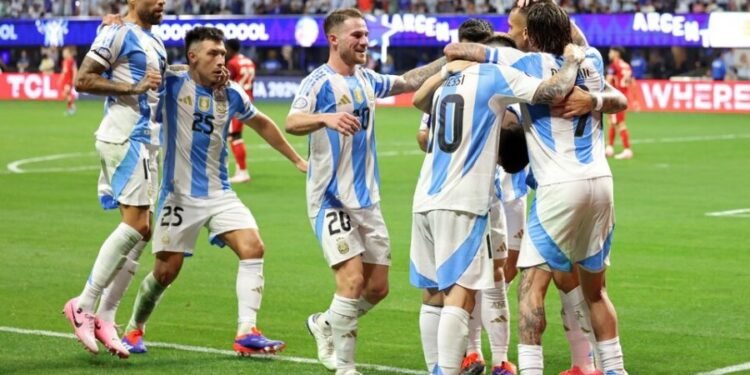 Argentina enfrenta a Chile por las Eliminatorias para el Mundial 2026: a qué hora y dónde verlo