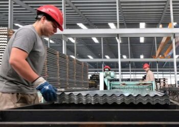 Las Pymes siguen sin poder reactivarse: la industria cayó un 8,7% durante el mes de agosto