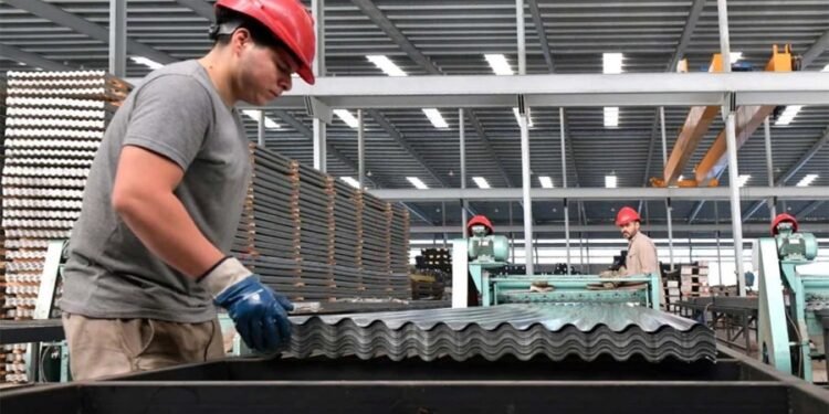 Las Pymes siguen sin poder reactivarse: la industria cayó un 8,7% durante el mes de agosto