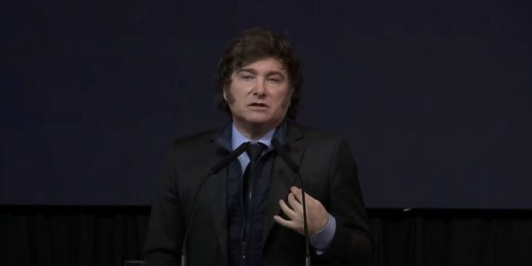 El Gobierno comenzará a cobrarle a los extranjeros para estudiar en las Universidades Públicas