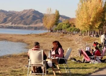 «Austero» fin de semana largo: cayó la cantidad de turistas y hubo menos consumo