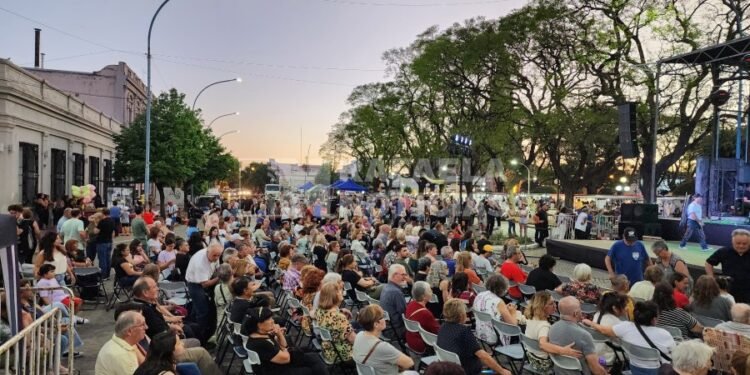 Un comienzo a puro color en la Fiesta de las Colectividades en Rafaela