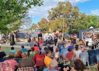 Barrio Central Córdoba festejó sus 82 años con feria, música y muchos vecinos