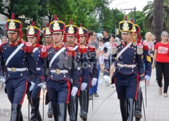 Histórico y emocionante desfile de Granaderos en Rafaela con la presencia del jefe Mones Ruiz