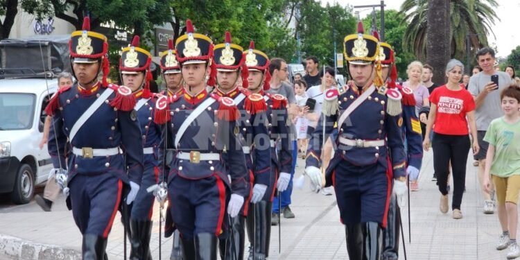 Histórico y emocionante desfile de Granaderos en Rafaela con la presencia del jefe Mones Ruiz