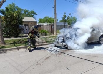 Barrio Italia: en plena calle, se incendió un automóvil