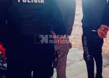Detuvieron a dos hombres con un cuchillo y una «lanza»