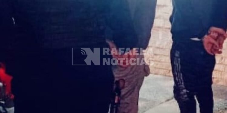 Detuvieron a dos hombres con un cuchillo y una «lanza»