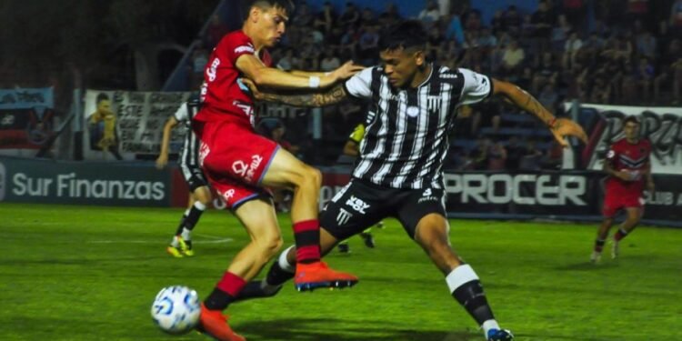 Primera Nacional: Tagliamonte y Medrán le dieron una mano a Atlético