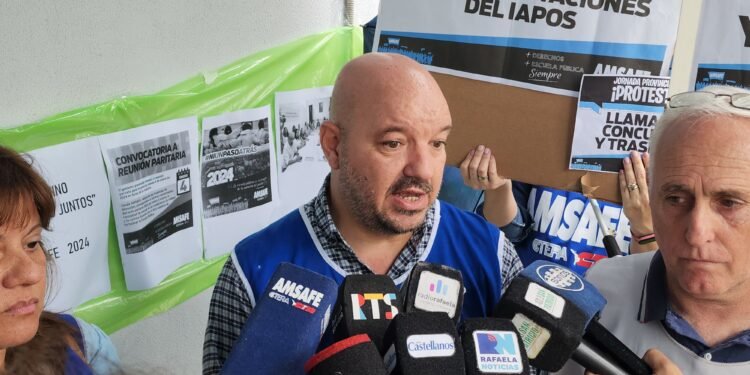 Jornadas de protesta de AMSAFE: “el gobierno tiene que dejar de ajustar a los trabajadores y convocar a la paritaria”