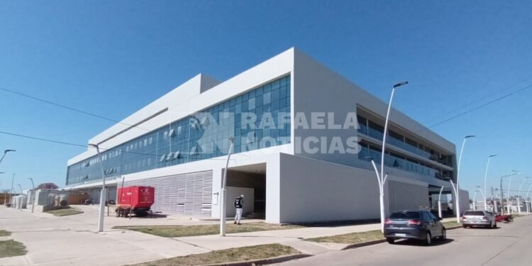 ¿Qué son los analizadores y simuladores que pretende comprar el hospital por $100 millones?