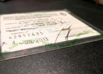 Autorización para conducir: ¿Cómo permitir a otro manejar tu auto sin cédula azul?