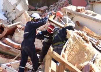 Derrumbe en Villa Gesell: brigadistas siguen las búsquedas