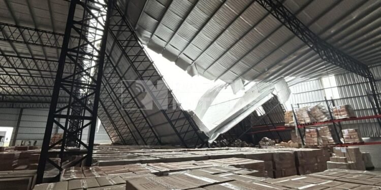 Marengo investiga las causas del colapso de su depósito: 50 mil cajas de productos a la intemperie y cuantiosas pérdidas
