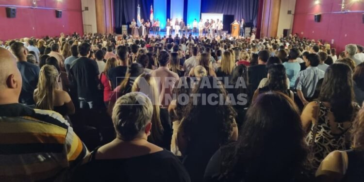 En el año de su 60º aniversario, el Instituto del Profesorado despidió a una nueva promoción de docentes y técnicos