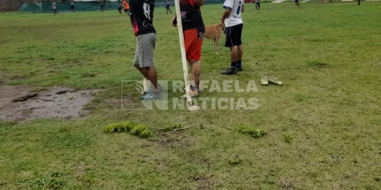Reclamo vecinal en barrio Italia: denuncian el uso indebido de las canchas infantiles de fútbol