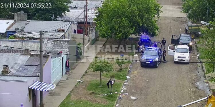 Tenía pedido de captura, lo vieron por las cámaras e intentó fugarse por los techos: fue detenido en el Zazpe