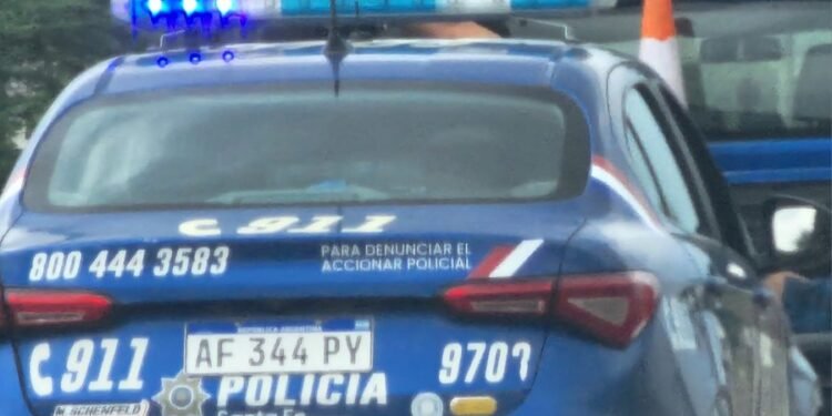 Agentes policiales evitaron una tragedia al Oeste de la ciudad