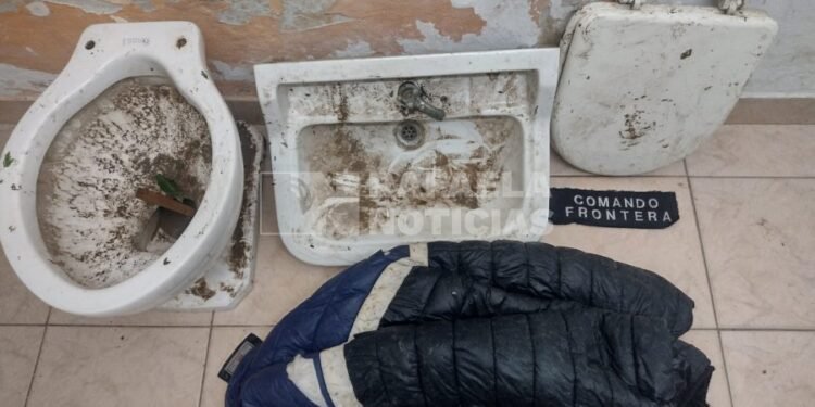 Operativo «sanitario»: detuvieron a un sujeto por robar un inodoro y pileta de baño