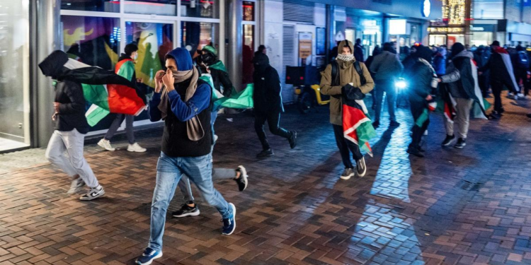 Ámsterdam: brutal ataque de manifestantes propalestinos contra israelíes tras un partido de básquet
