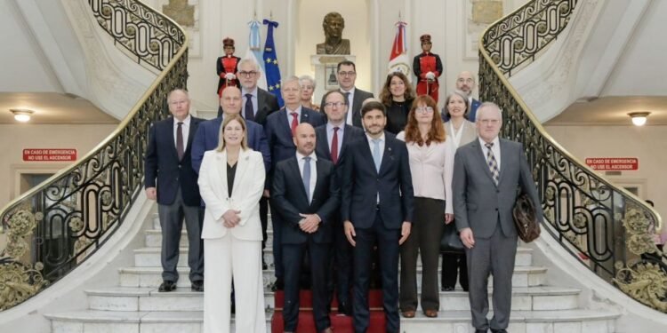 Pullaro: “Queremos ser la primera provincia exportadora de la Argentina”