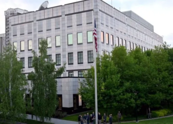 Crece el temor por un ataque de Rusia y varios países cierran sus embajadas en Kiev