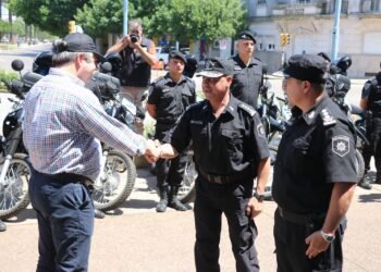 El ministro Cococcioni entregó 16 motos a la Regional V de Policía
