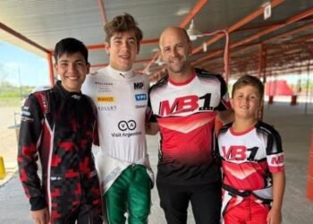 Típico, vas a entrenar y compartís pista con un piloto de F1