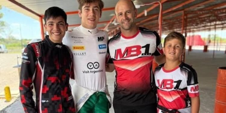 Típico, vas a entrenar y compartís pista con un piloto de F1