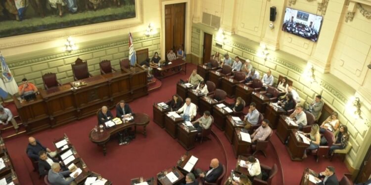 Aceleran el texto final para la ley de necesidad de reformar la Constitución de Santa Fe