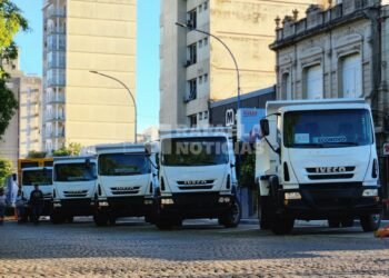 Exhiben en el centro camiones y maquinaria pesada adquirida por el municipio