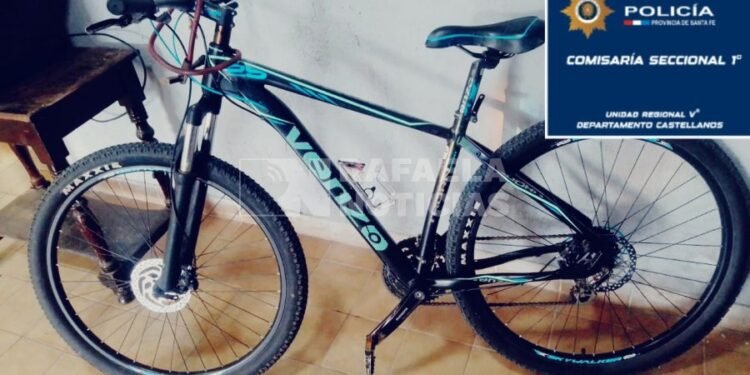 Robó una bicicleta, las cámaras de seguridad lo siguieron y la policía lo detuvo