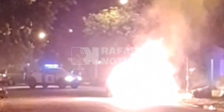 Sucedió en la noche del domingo: se incendió completamente un automóvil