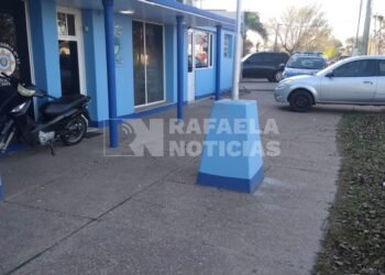 Bella Italia: no quería que estacionen frente a su casa y salió con una escopeta