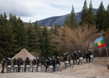 Desalojo de grupo mapuche en el Parque Nacional Los Alerces, Chubut