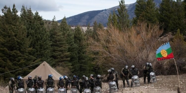 Desalojo de grupo mapuche en el Parque Nacional Los Alerces, Chubut