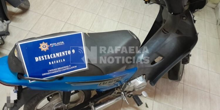 La policía recuperó una motocicleta y ahora buscan al dueño