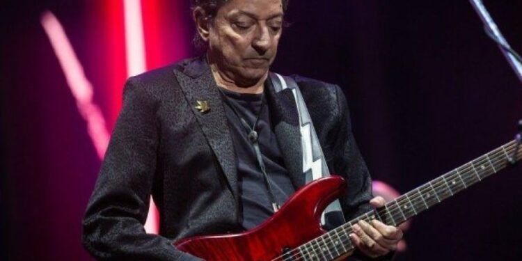 Julio Moura, guitarrista de Virus, investigado por la muerte de su pareja en La Plata