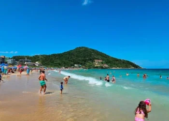 Arrancó la temporada En Florianópolis más de las mitad de las playas están óptimas para el baño en el inicio de 2025