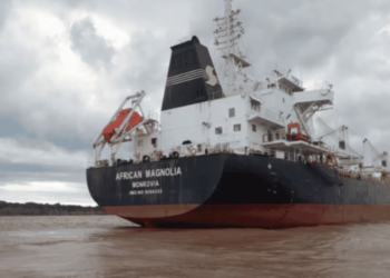 Un barco fue retenido en el puerto de Rosario por tener un tripulante fallecido