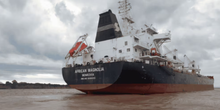 Un barco fue retenido en el puerto de Rosario por tener un tripulante fallecido
