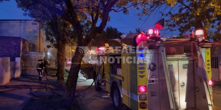 Está muy grave el hombre rescatado del incendio en Villa Rosas