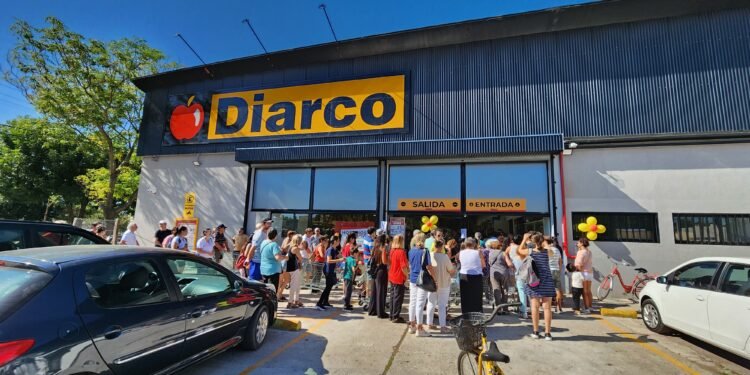 Diarco abrió su sucursal en Rafaela, con buena afluencia de clientes