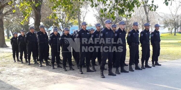 Rafaela sin refuerzos policiales: 84 egresados de la Escuela que funcionó en el autódromo fueron trasladados a Rosario