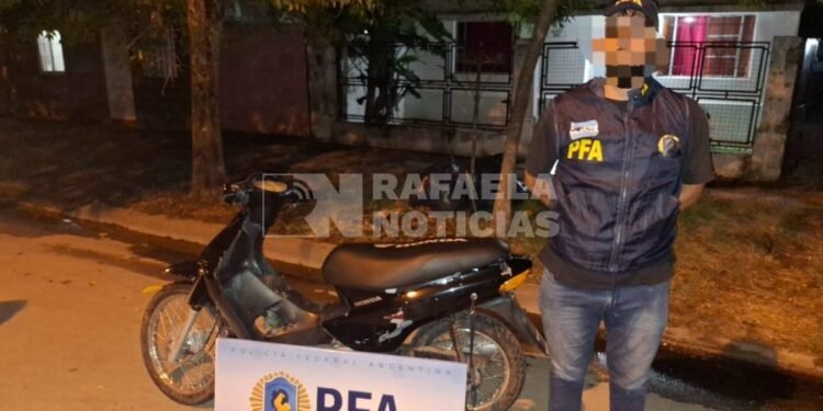En un operativo de prevención, la Policía Federal recuperó una moto robada en Rafaela